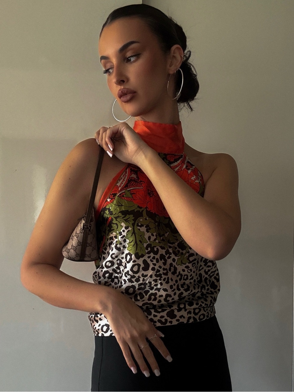 LE CHÂTEAU SATIN SCARF PRINTED TOP
